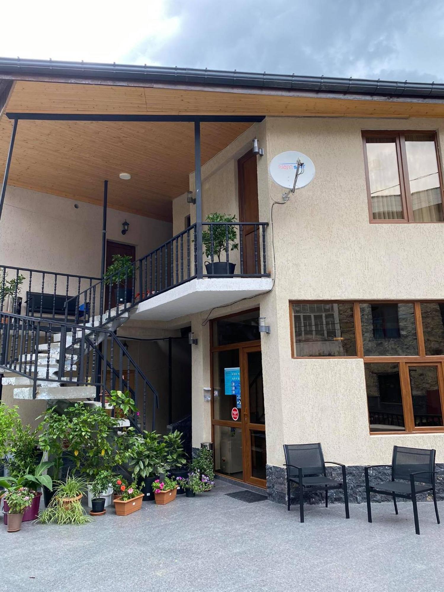 Guest House Nikala Mestia Exterior foto
