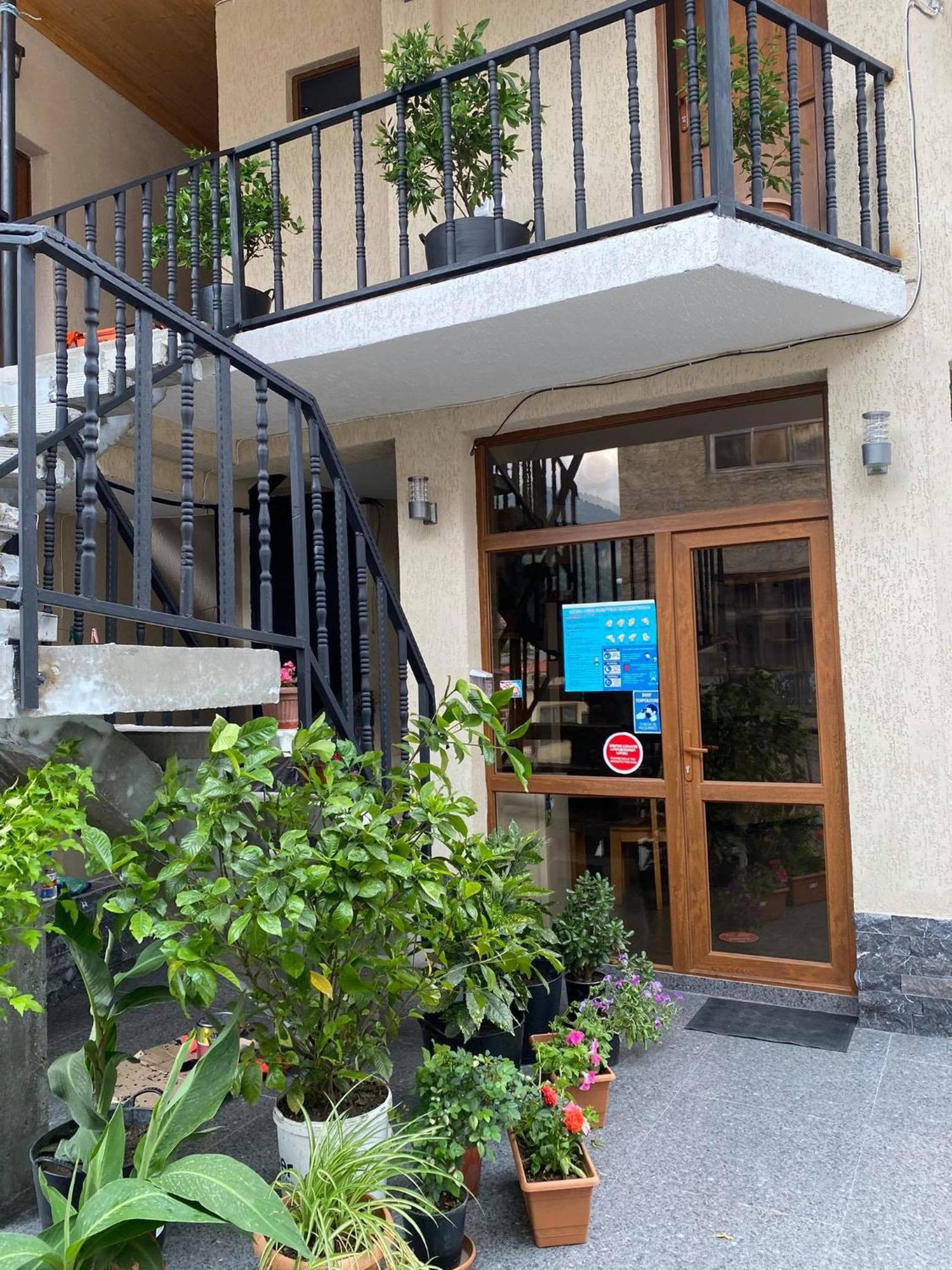 Guest House Nikala Mestia Exterior foto