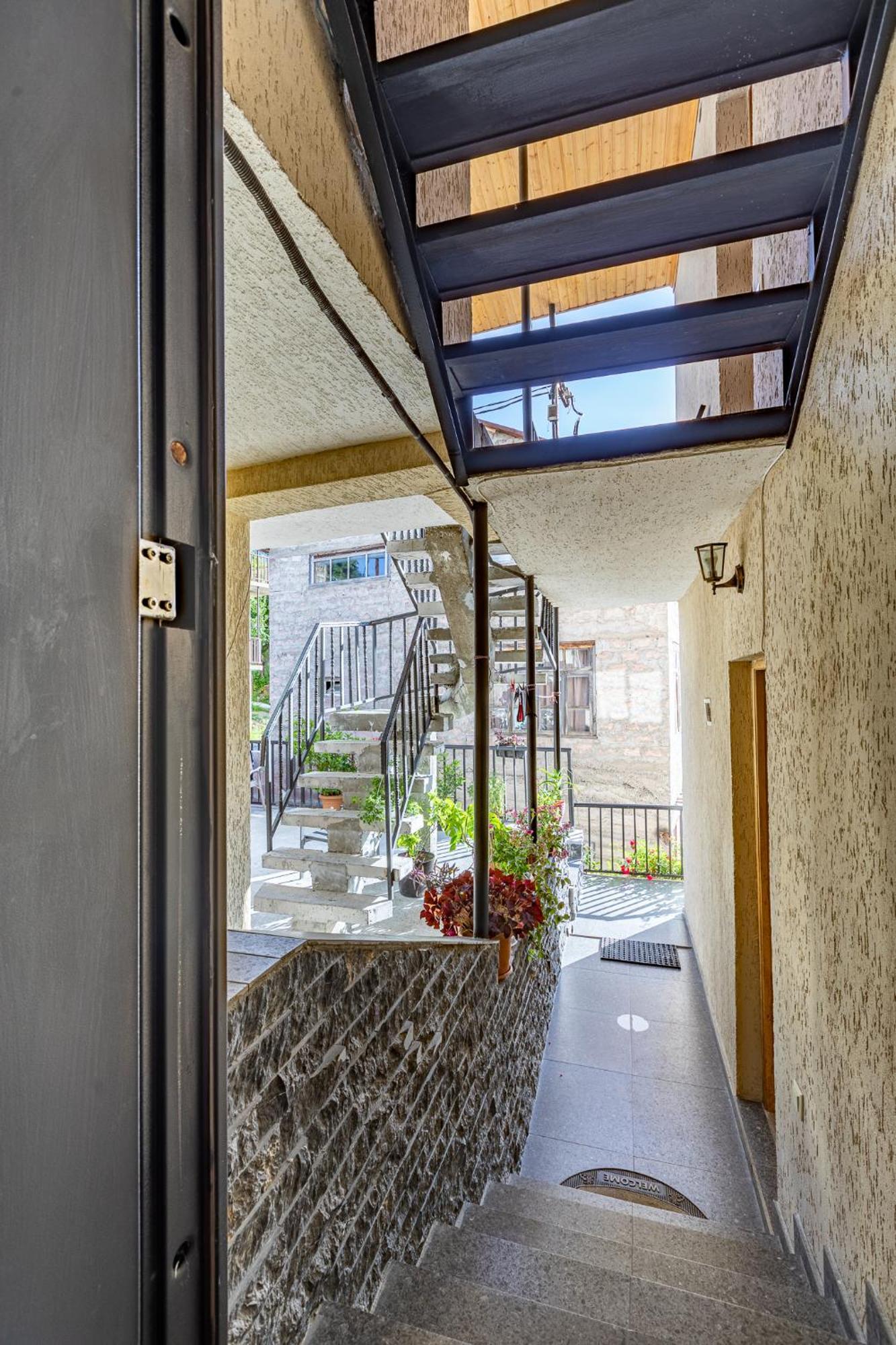 Guest House Nikala Mestia Exterior foto